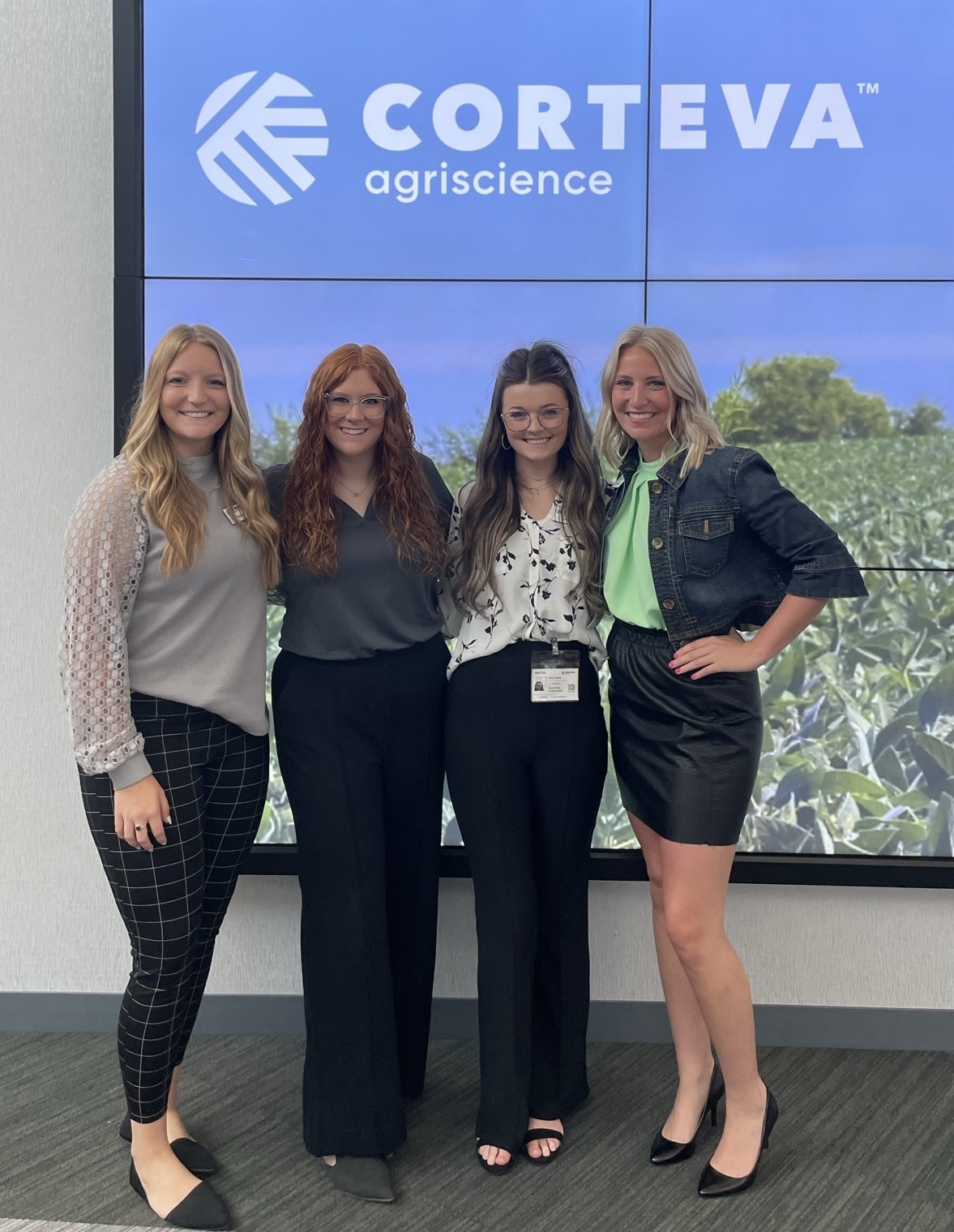 Madisyn with Corteva intern group