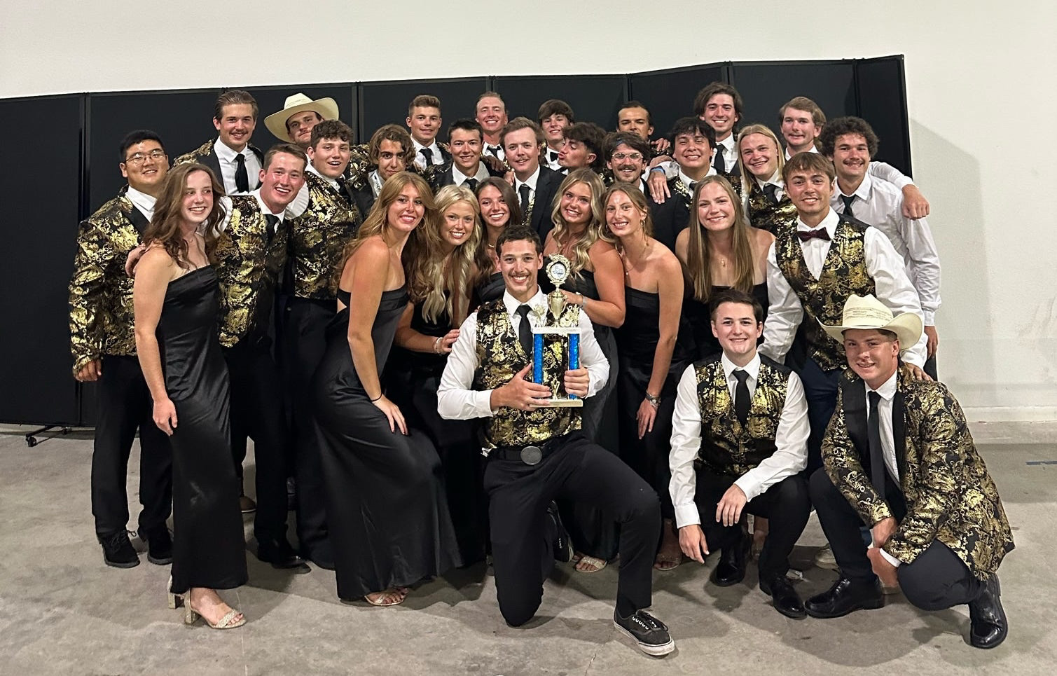 Purdue ski team with 4th place award