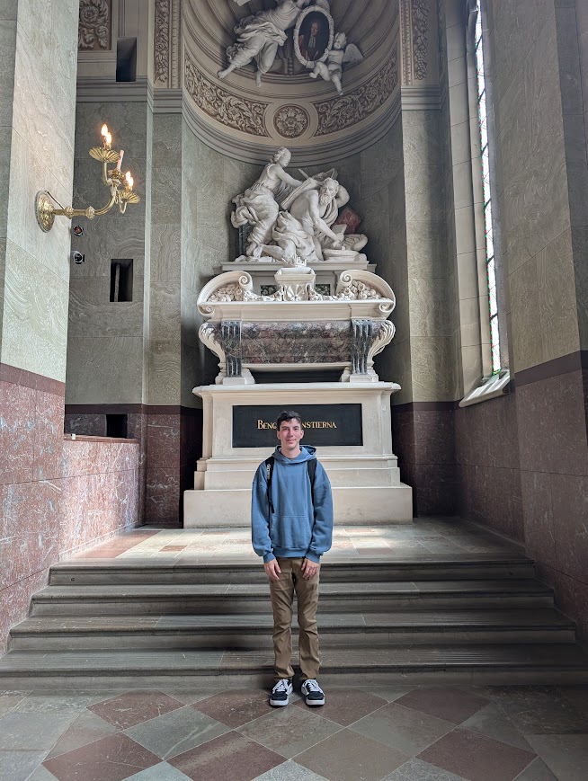 Nicolas in front of Scandinavian architecture
