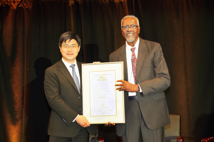 Gebisa Ejeta accepting Order of the Griffin from President Mung Chiang