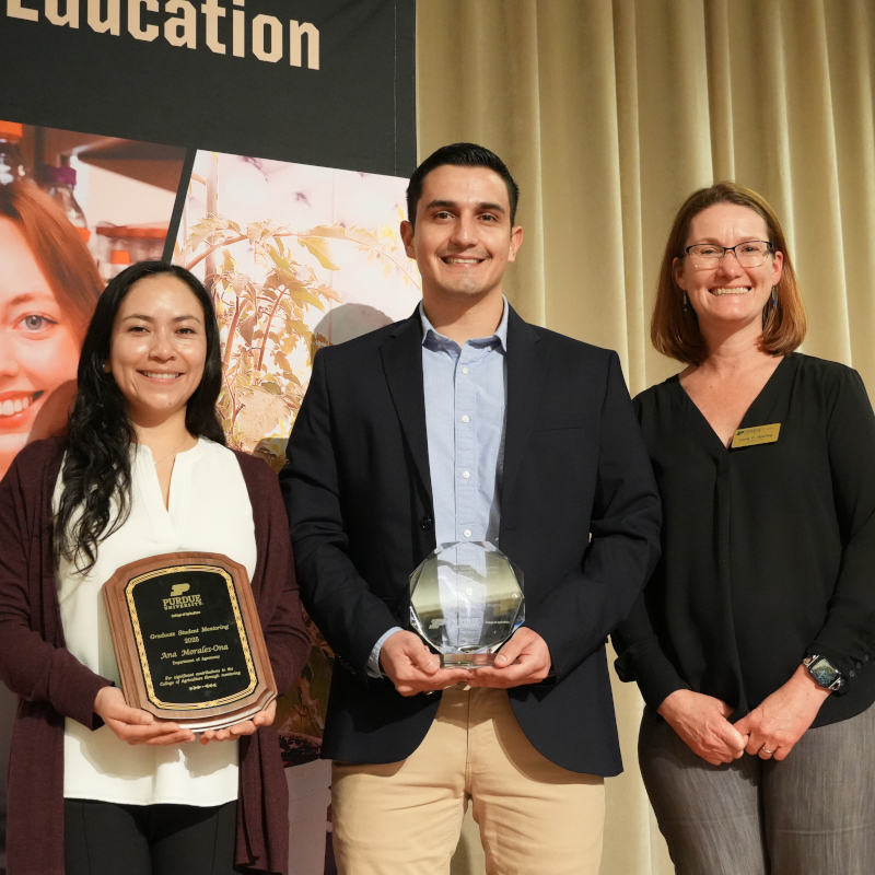 Ana Morales Ona, Erick Oliva Fuentes, Laura Bowling