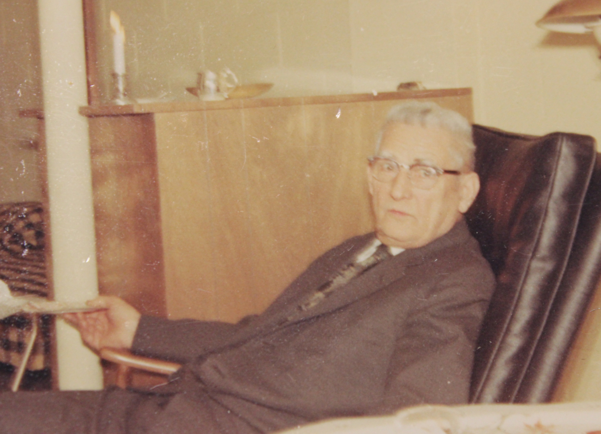 candid photo of Tom Bushnell