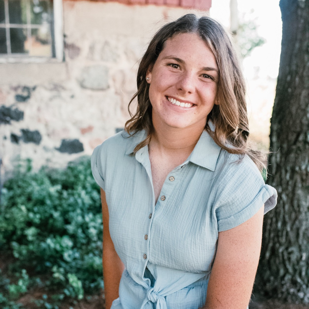 Ana Morales Ona, Erick Oliva Fuentes, Laura Bowling