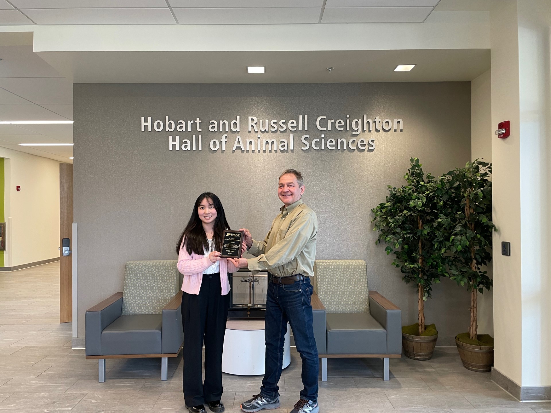 Xiyue (Cici) Chen accepting the award from Dr. Zoltan Machaty.