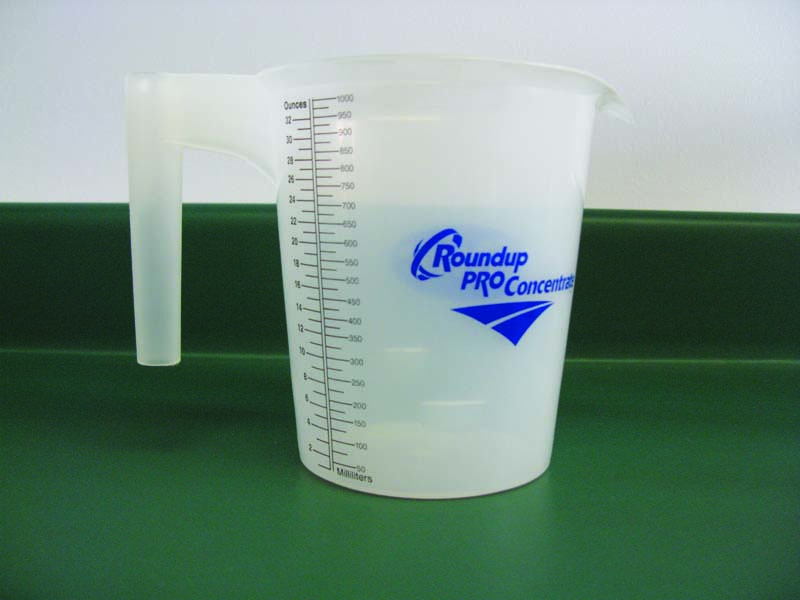 plastic measuring cups