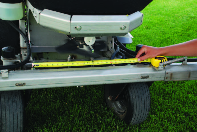 Measuring the distance between nozzles