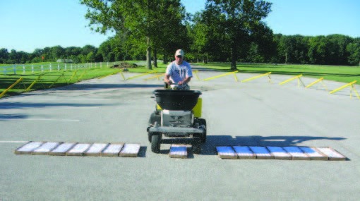In this example, the spreader is being calibrated for a product with a small granule , so there is no space between the boxes. Closer box spacing with small granules helps you determine the effective spread width more accurately.   