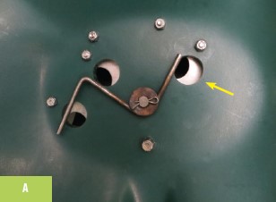 spreaders use the third hole to adjust the spreader pattern