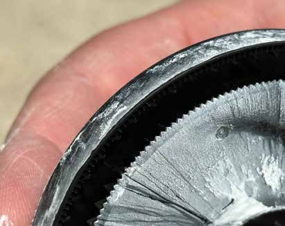 The small grooves in the spinning discs act as tiny channels that distribute liquid while it is dispersed. The liquid eventually forms droplets as it leaves the spinning disc. The grooves wear with more abrasive materials. Always carry spare discs to quickly replace them in the field.