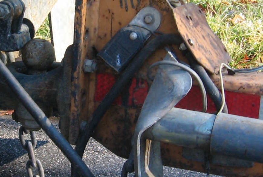 Avoid excess risks. Do not attach an emergency brake to a trailer without a cable