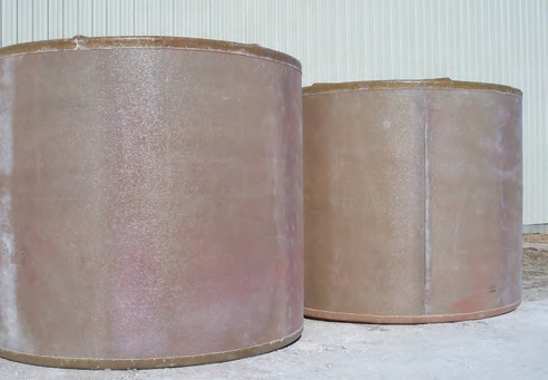 The three main parts of the tank — bottom, sidewall, and top — are clearly visible.