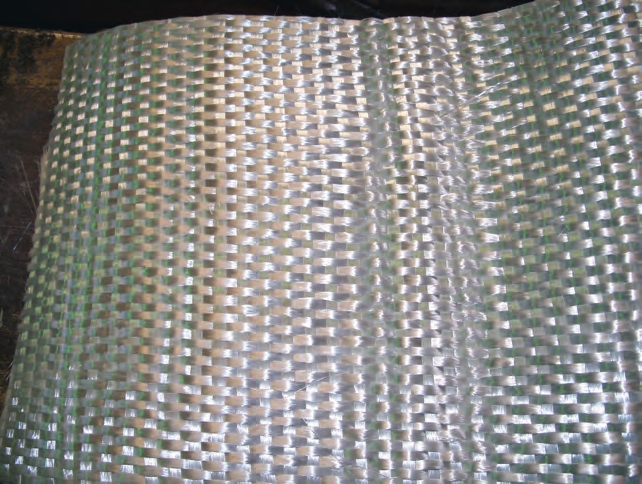 Woven mats woven are made of glass strands that have been woven together.