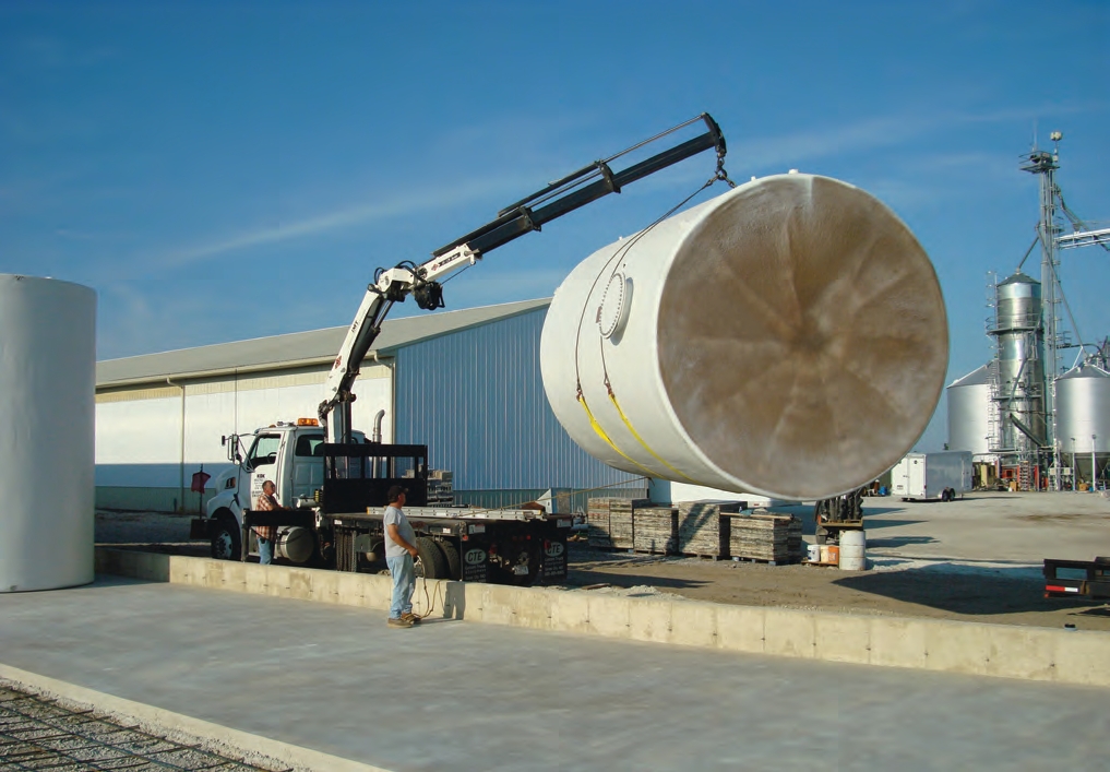 Unloading storage tanks