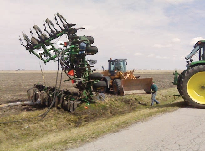 Tractor accident on the road, due to failed hitchpin