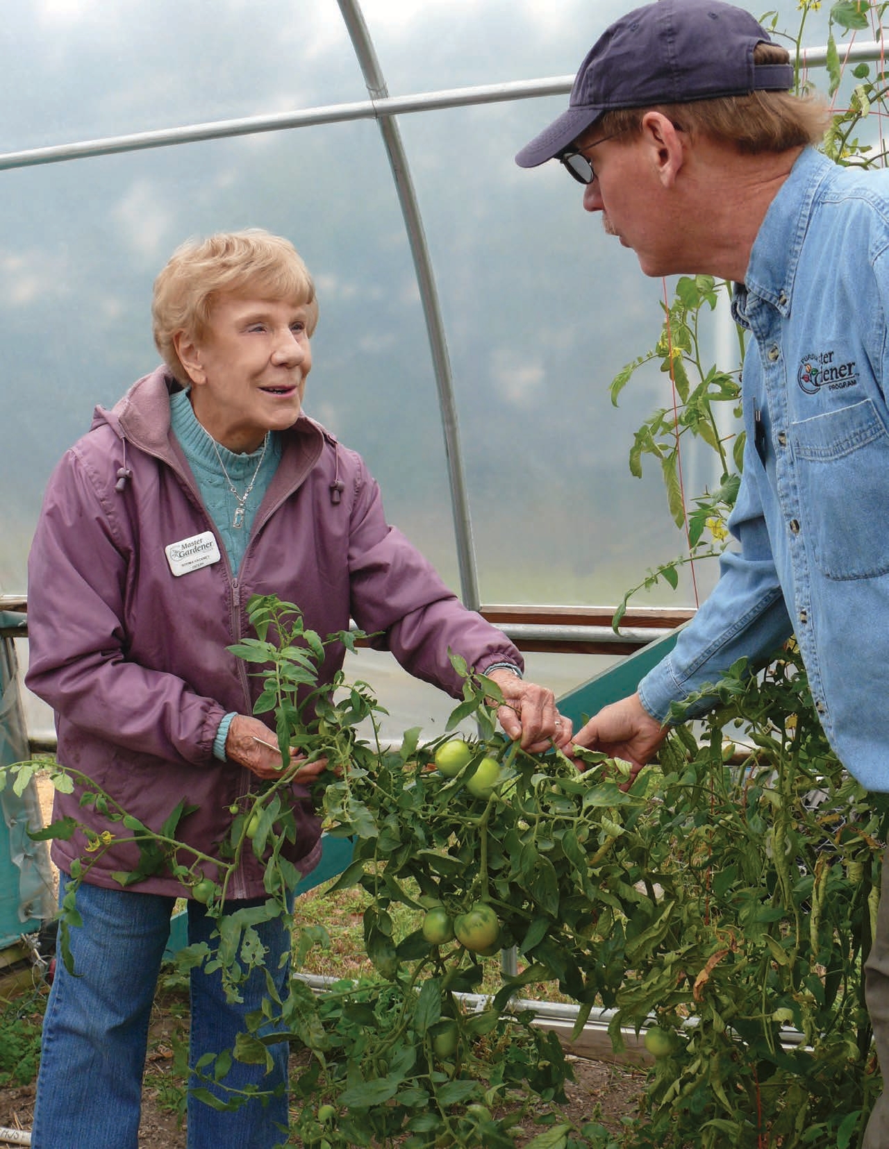 2 Old people of the commuity gardening