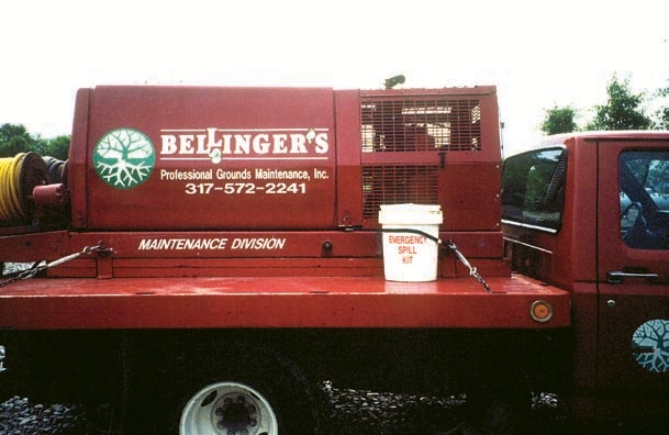 Emergency spill maintenance division vehicle