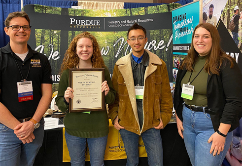American Fisheries Society receives most active student subunit award at Midwest Fish and Wildlife Conference
