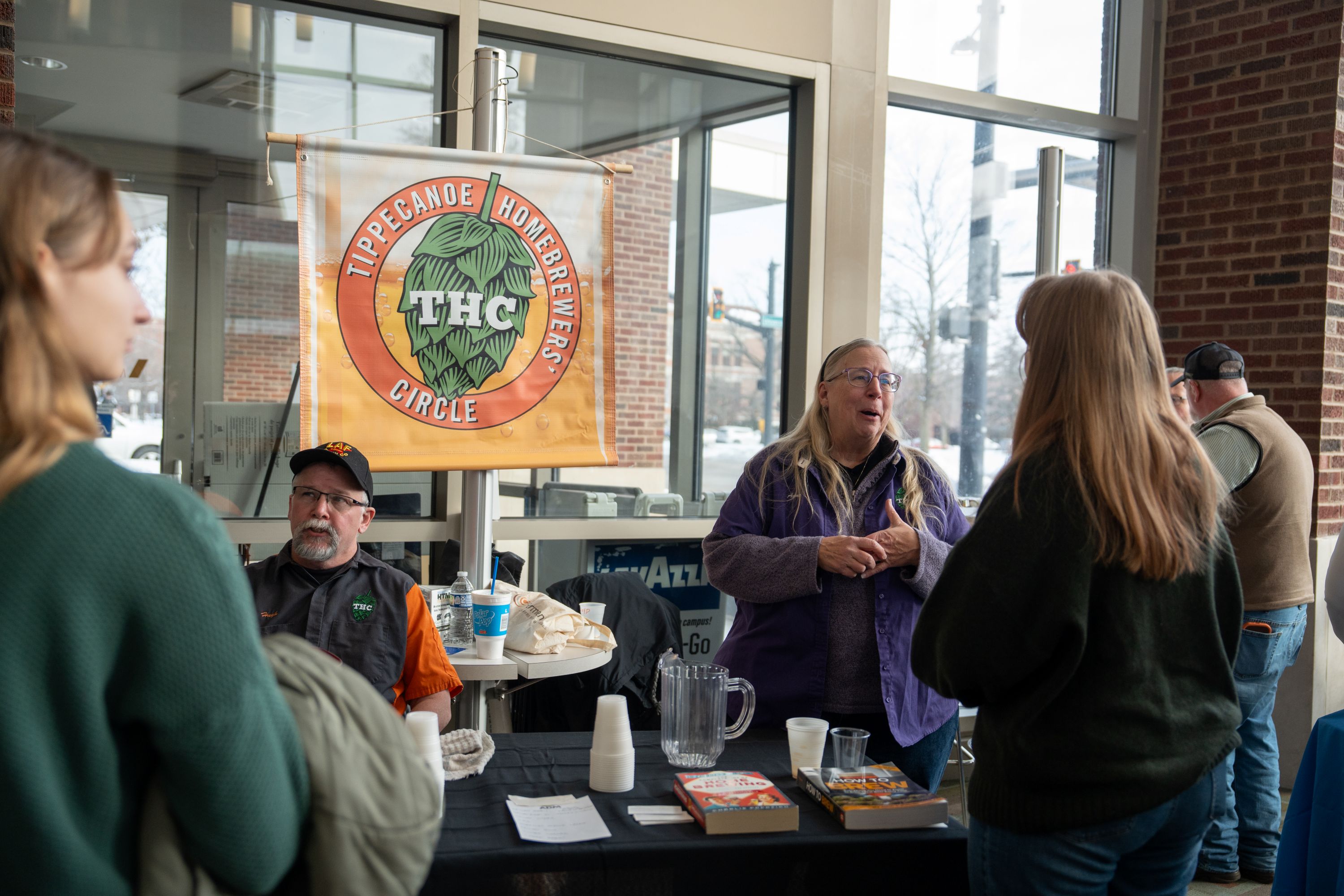 Woman talks to attendee about Tippecanoe Homebrewers Circle