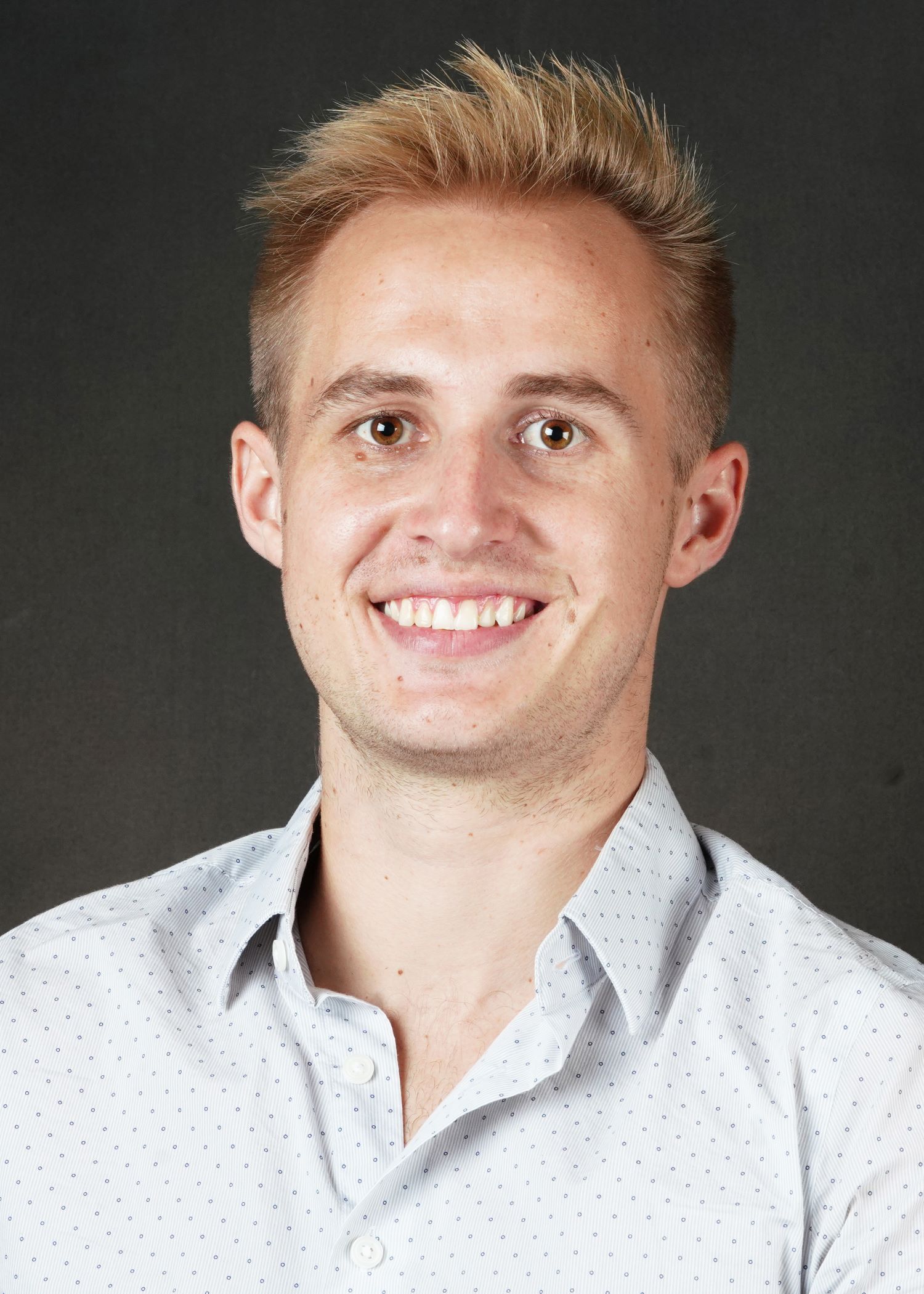 Maxwell Voorn headshot