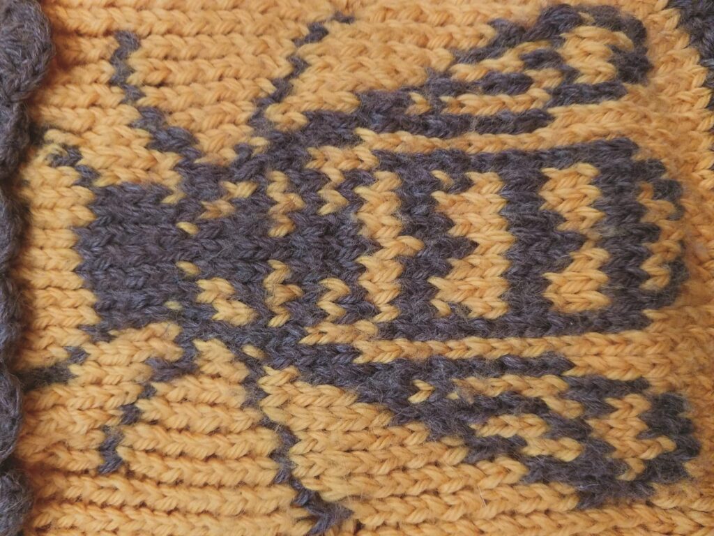 knitted bee