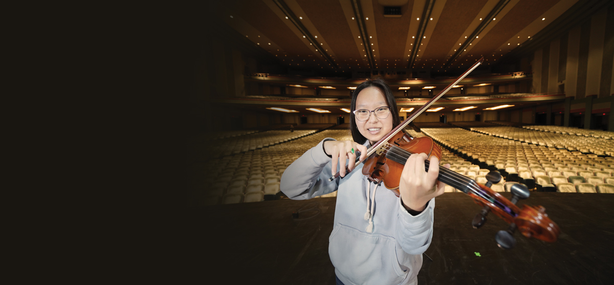 noelle playing violin