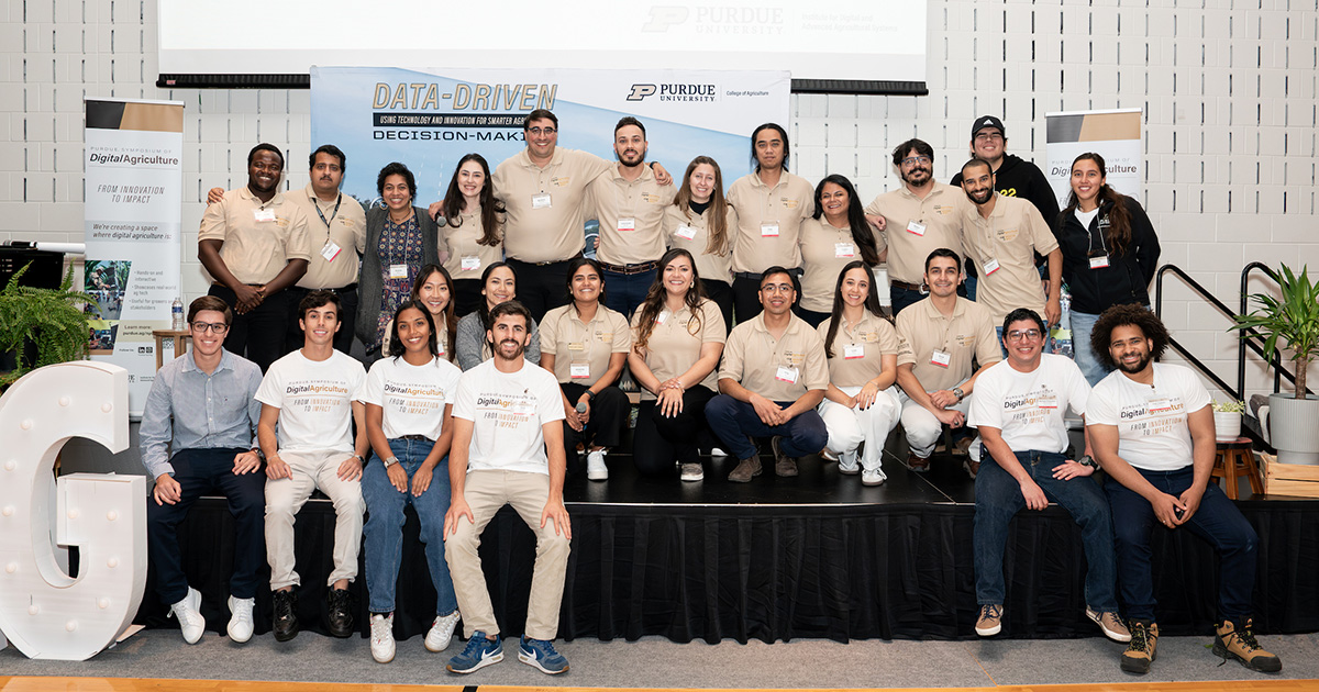 Graduate students and faculty at the 2025 SyDAg event organized by students 