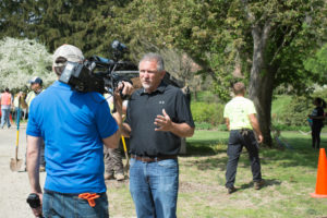 Man talking in front of a cmera