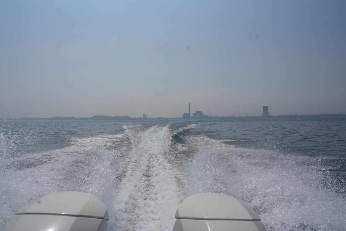 wake from behind a boat on lake