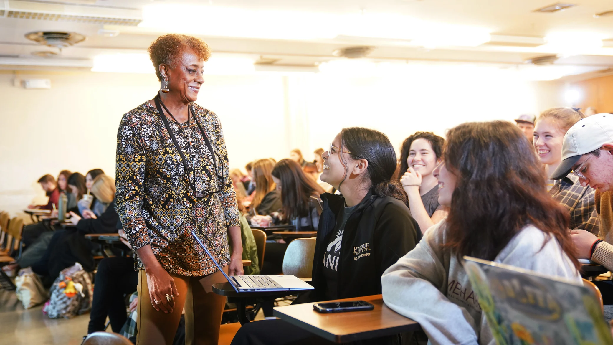 Pamala Morris talks with MANRRS officer Shreya Gandham in class..