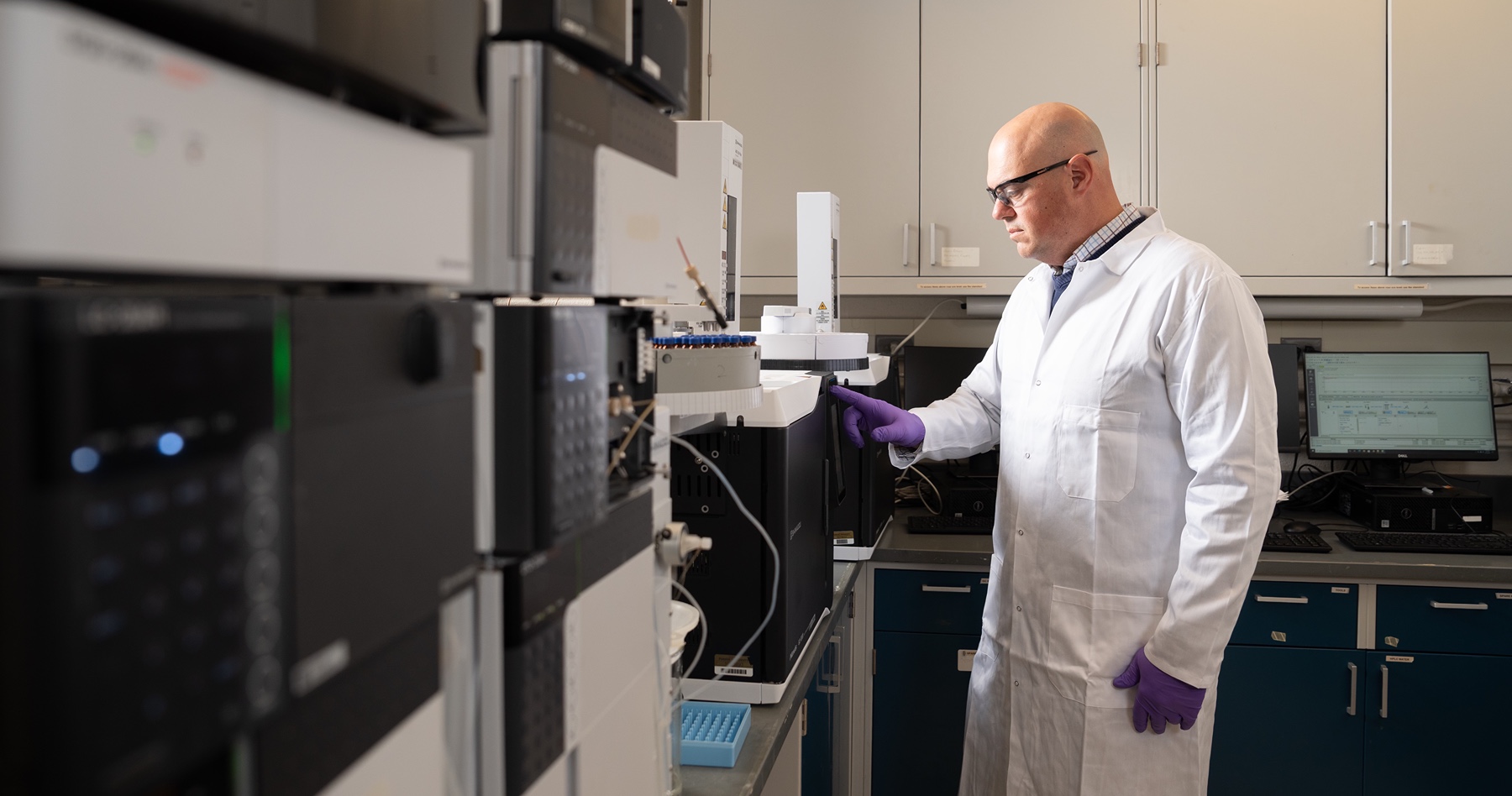 Steve Lindeman in Lab