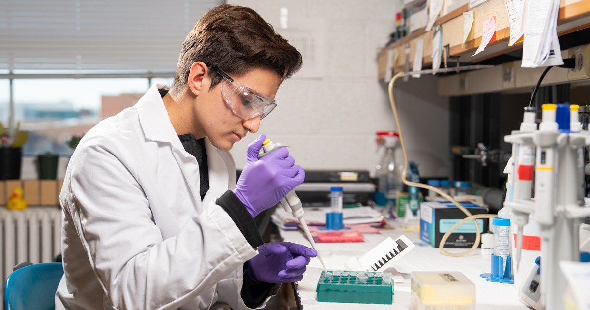 Christopher Uribe participates in undergraduate research