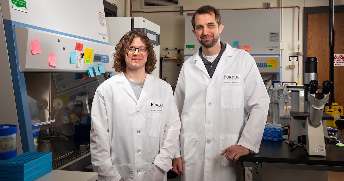 Student and professor in the laboratory.