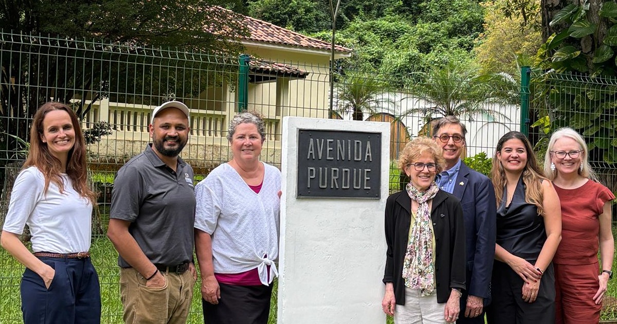 IRA visits Avenida in Brazil