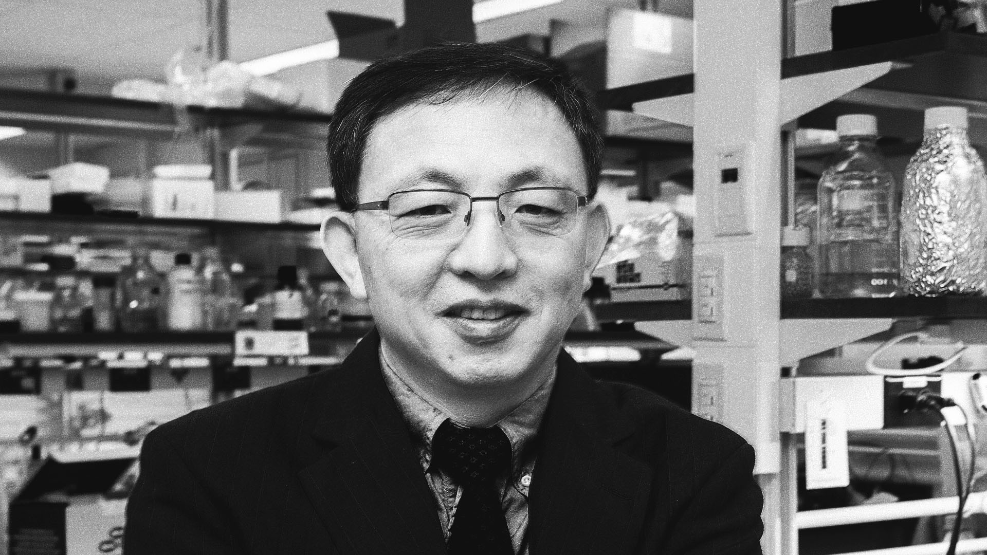 photo of Dr. Jianxin Ma in his lab