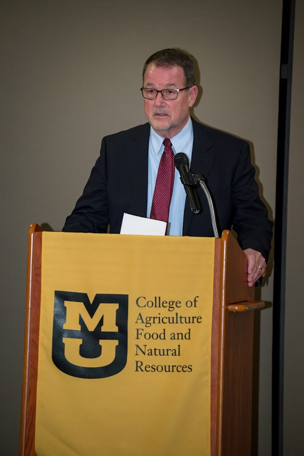 Dr. Jeff Volenec speaking after receiving Column Award