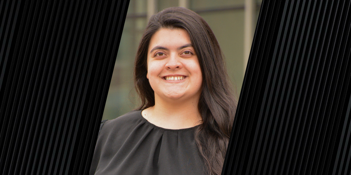 A headshot of Isabela Santos.