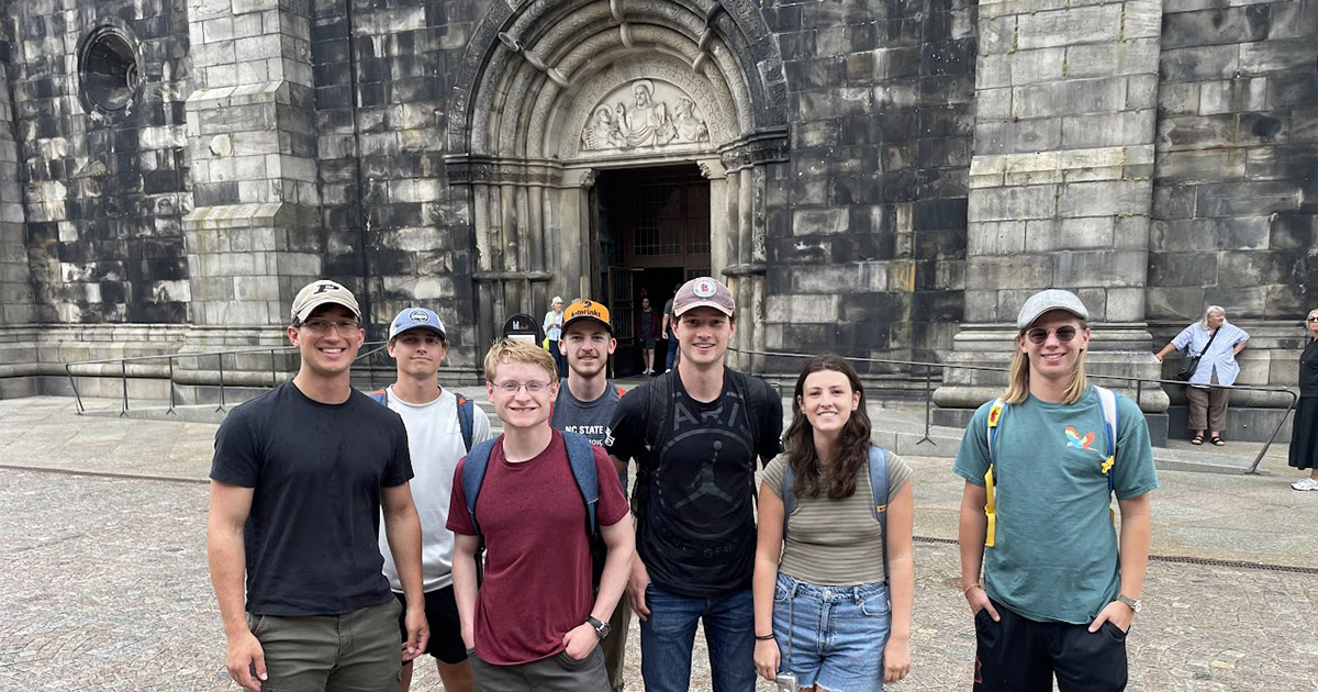 Students on the Sweden study abroad trip stand in front of a church