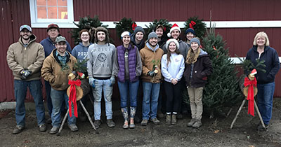 The 2019 Cassens Trees crew with Dan and Vicki Cassens