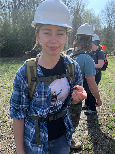 Jade Stuber holds a frog 