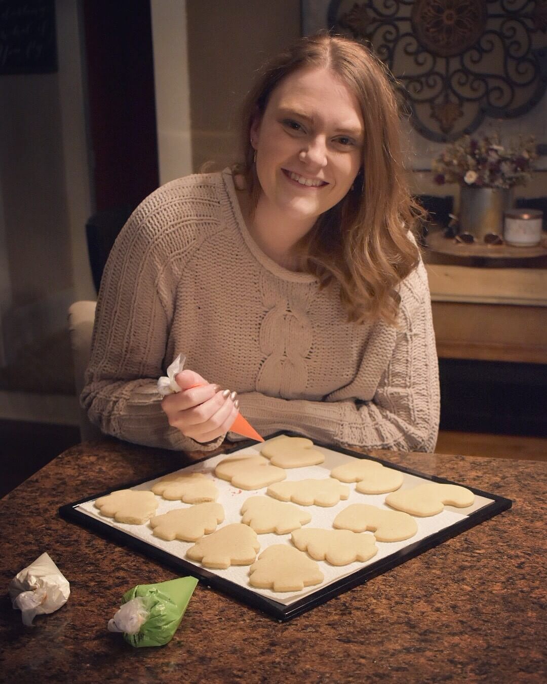 Olivia Luse decorating cookies