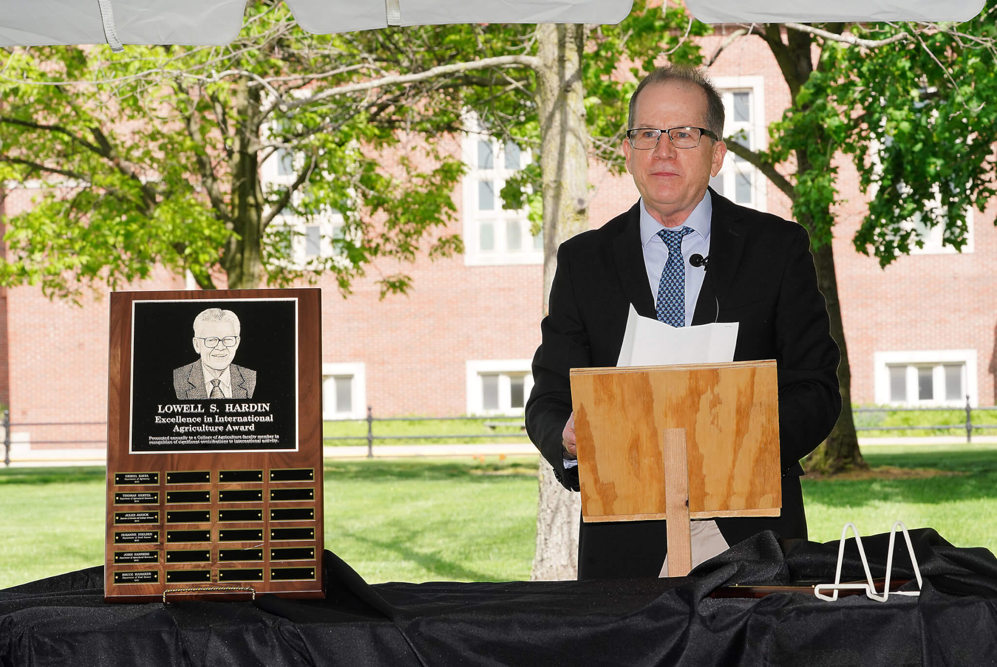 Bruce Hamaker acceting the 2021 Lowell S. Hardin Award for Excellence in International Agriculture,
