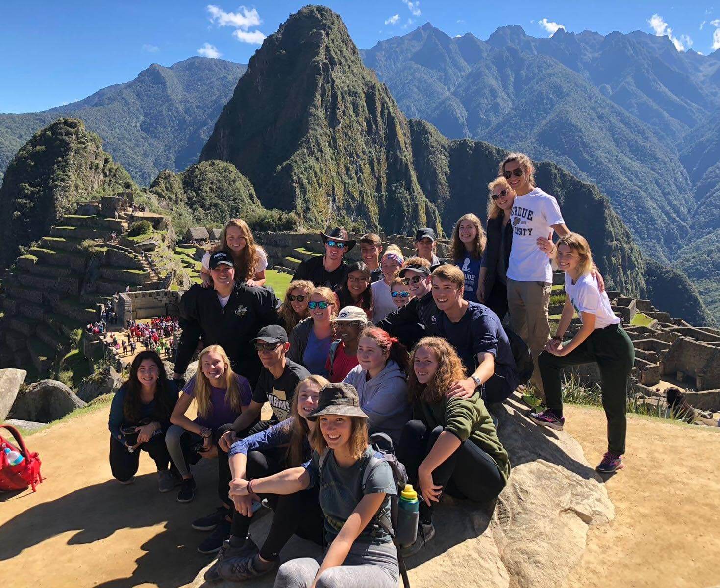 Image of a group of students in the mountains of Peru